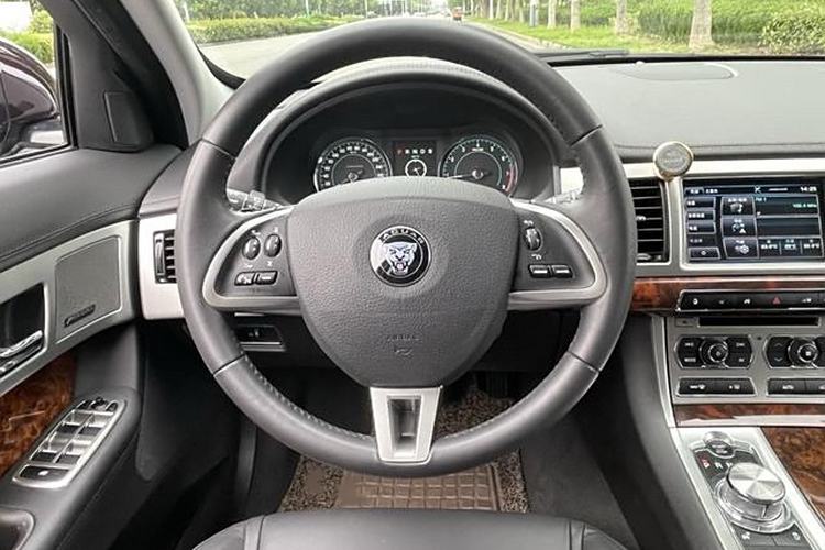 Used Jaguar XF 2014 XF 2.0T Luxury Edition Interior 3