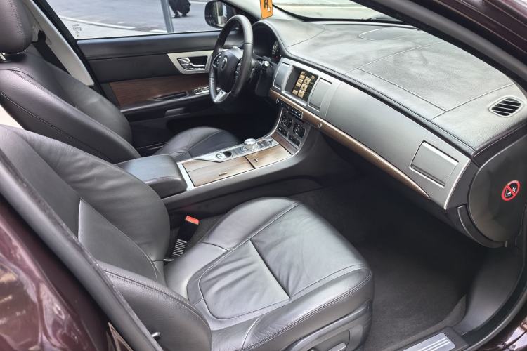 Used Jaguar XF 2014 XF 2.0T Prestige Edition Interior 3
