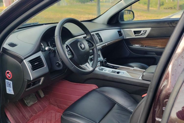 Used Jaguar XF 2014 XF 2.0T Prestige Edition Interior 3