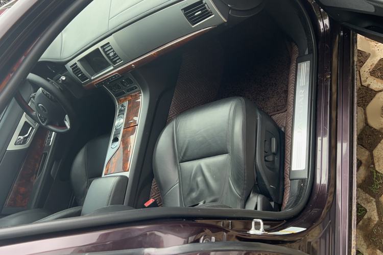 Used Jaguar XF 2014 XF 2.0T Luxury Edition Interior 3