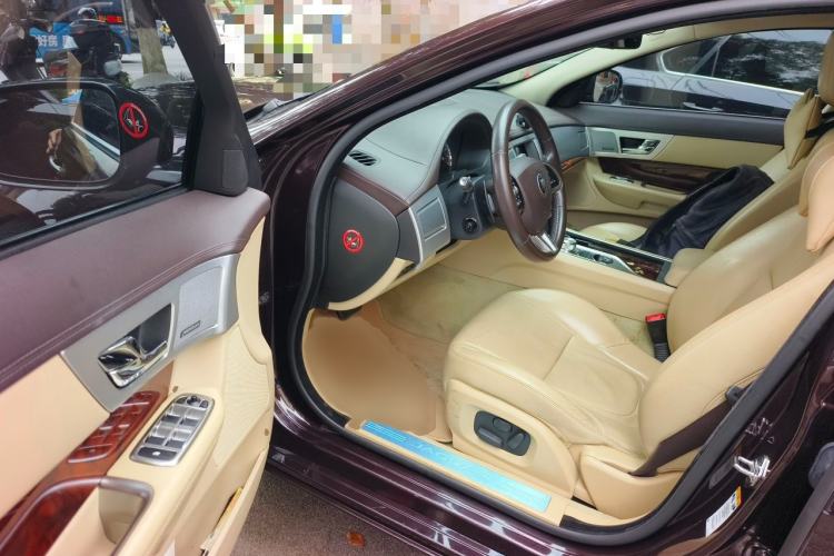 Used Jaguar XF 2014 XF 2.0T Luxury Edition Interior 3