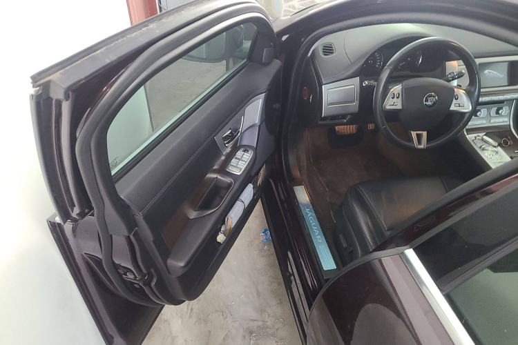 Used Jaguar XF 2014 XF 2.0T Prestige Edition Interior 3