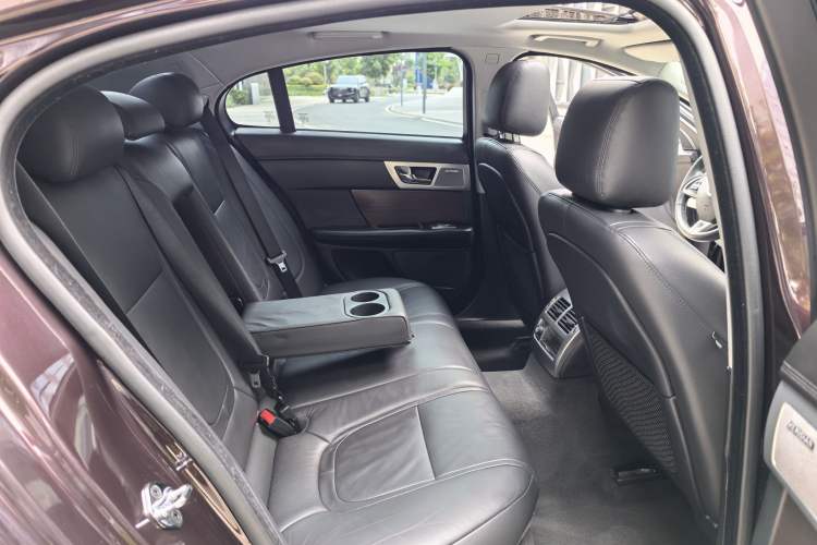 Used Jaguar XF 2014 XF 2.0T Prestige Edition Interior 4
