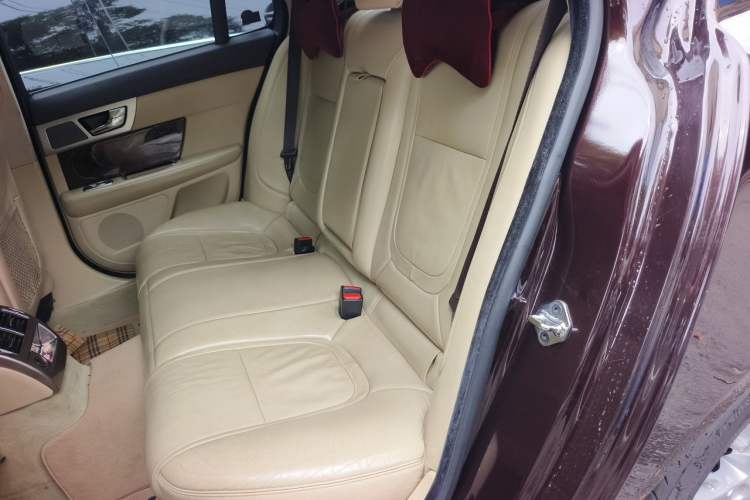 Used Jaguar XF 2014 XF 2.0T Luxury Edition Interior 4