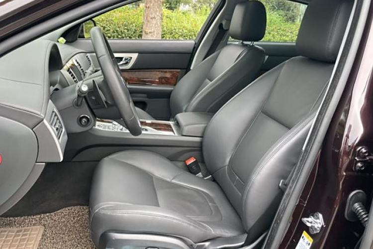 Used Jaguar XF 2014 XF 2.0T Luxury Edition Interior 5