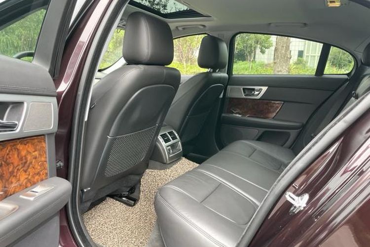 Used Jaguar XF 2014 XF 2.0T Luxury Edition Interior 6