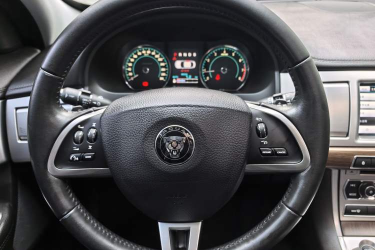 Used Jaguar XF 2014 XF 2.0T Prestige Edition Interior 6