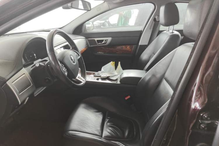 Used Jaguar XF 2014 XF 2.0T Luxury Edition Left Front Seat