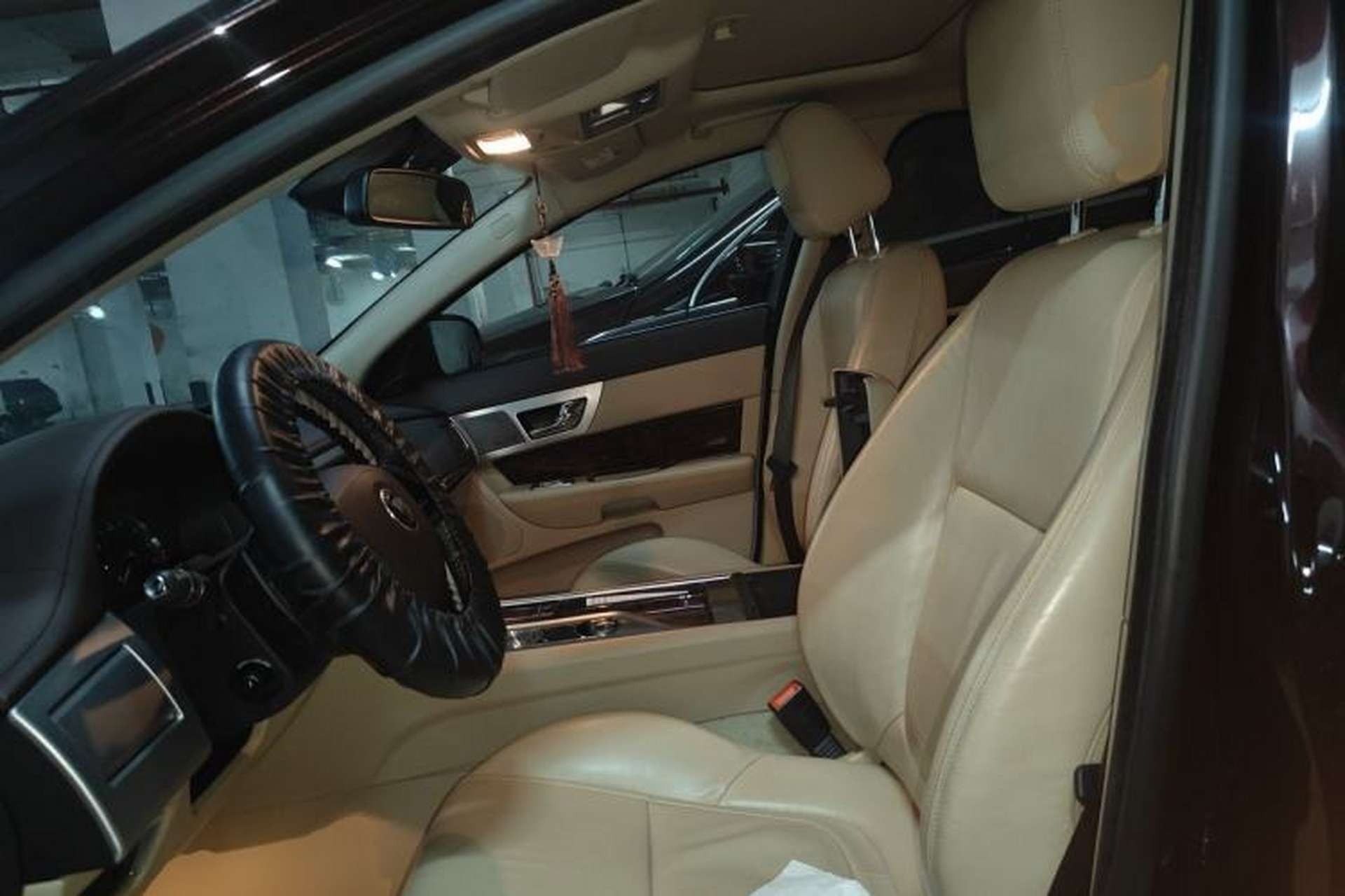 Used Jaguar XF 2014 XF 2.0T Luxury Edition Left Front Seat