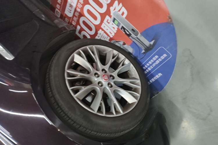 Used Jaguar XF 2014 XF 2.0T Luxury Edition Left Front Wheel Hub