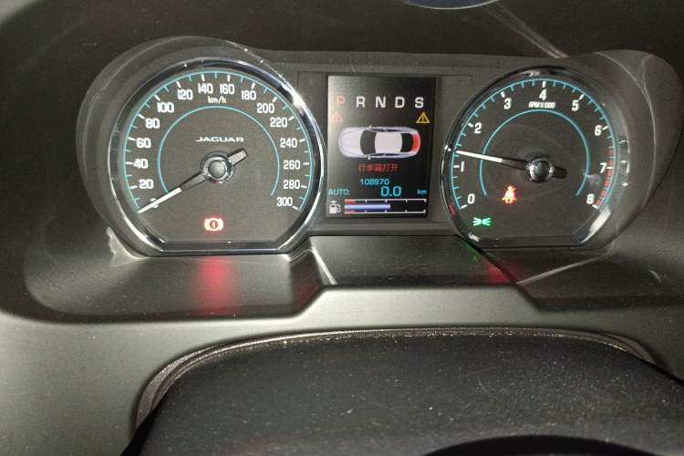Used Jaguar XF 2014 XF 2.0T Prestige Edition Odometer Close Up