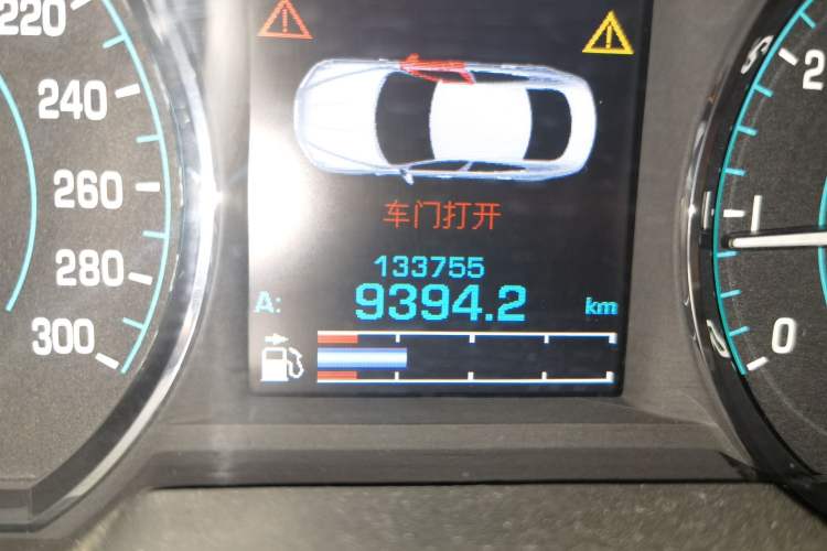 Used Jaguar XF 2014 XF 2.0T Prestige Edition Odometer Close Up