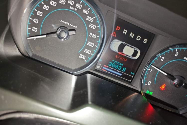 Used Jaguar XF 2014 XF 2.0T Prestige Edition Odometer Close Up