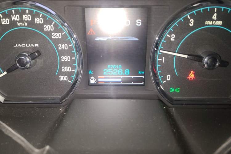 Used Jaguar XF 2014 XF 2.0T Prestige Edition Odometer Close Up