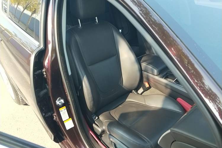 Used Jaguar XF 2014 XF 2.0T Luxury Edition Right Front Seat
