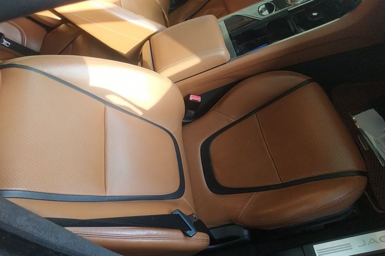 Used Jaguar XF 2014 XF 2.0T Luxury Edition Right Front Seat