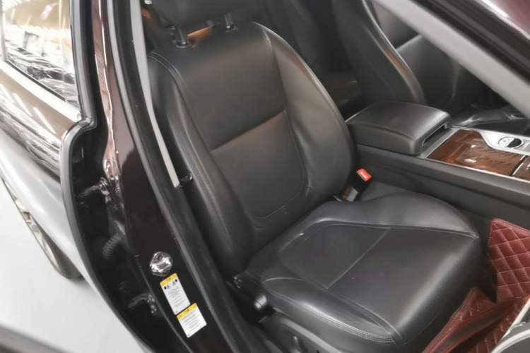 Used Jaguar XF 2014 XF 2.0T Luxury Edition Right Front Seat