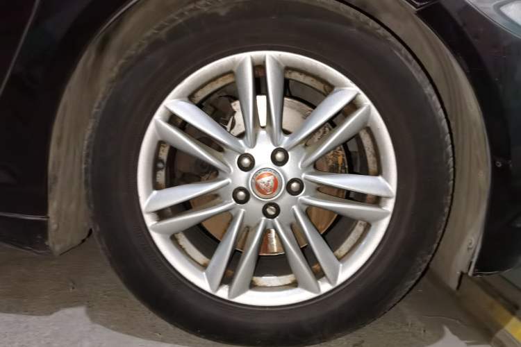 Used Jaguar XF 2014 XF 2.0T Prestige Edition Right Front Wheel Hub