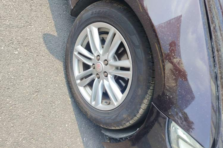 Used Jaguar XF 2014 XF 2.0T Prestige Edition Right Front Wheel Hub