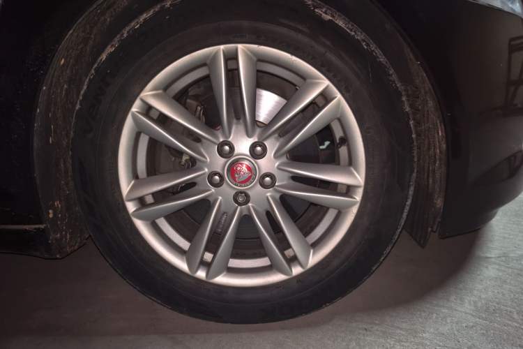 Used Jaguar XF 2014 XF 2.0T Luxury Edition Right Front Wheel Hub