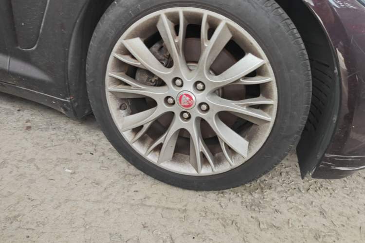 Used Jaguar XF 2014 XF 2.0T Luxury Edition Right Front Wheel Hub