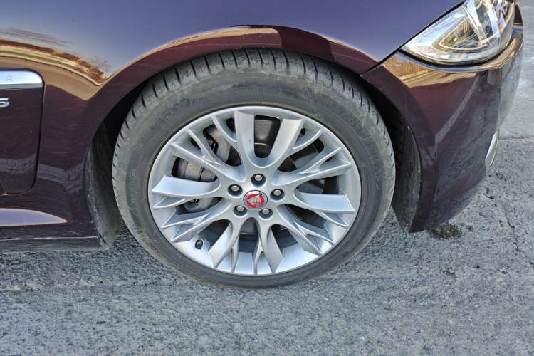 Used Jaguar XF 2014 XF 3.0 SC Luxury Edition Right Front Wheel Hub
