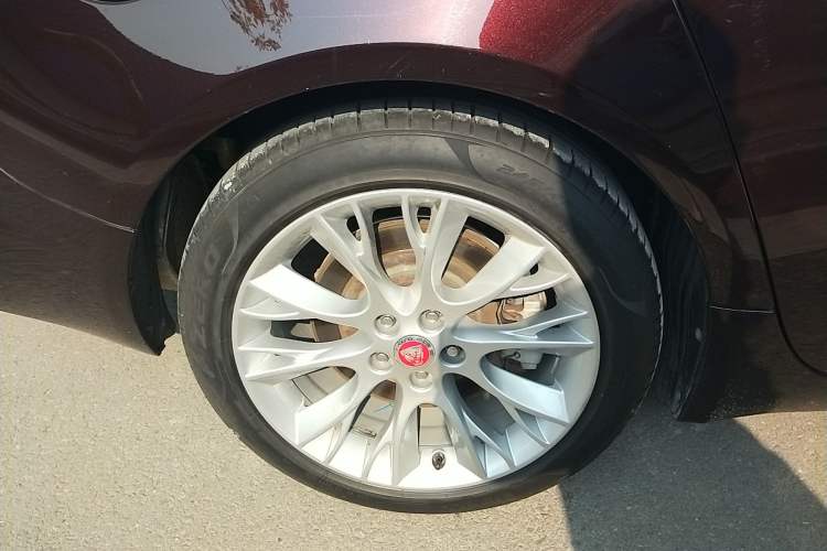 Used Jaguar XF 2014 XF 2.0T Luxury Edition Right Rear Wheel Hub