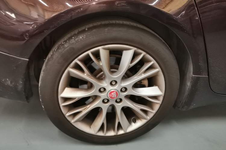 Used Jaguar XF 2014 XF 2.0T Luxury Edition Right Rear Wheel Hub
