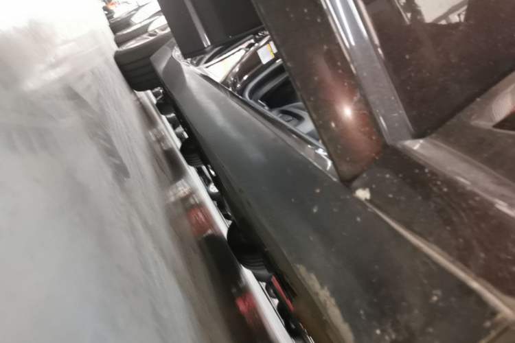 Used Jaguar XF 2014 XF 2.0T Luxury Edition Right Side Sill