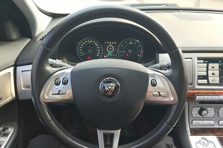 Used Jaguar XF 2014 XF 2.0T Luxury Edition Steering Wheel