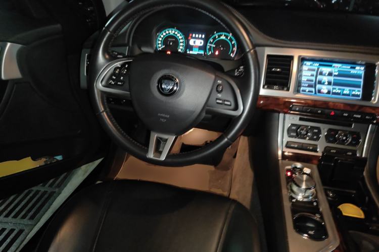 Used Jaguar XF 2014 XF 2.0T Luxury Edition Steering Wheel