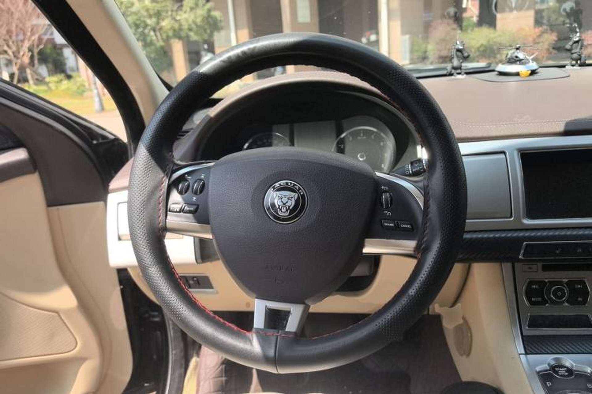 Used Jaguar XF 2014 XF 2.0T Luxury Edition Steering Wheel