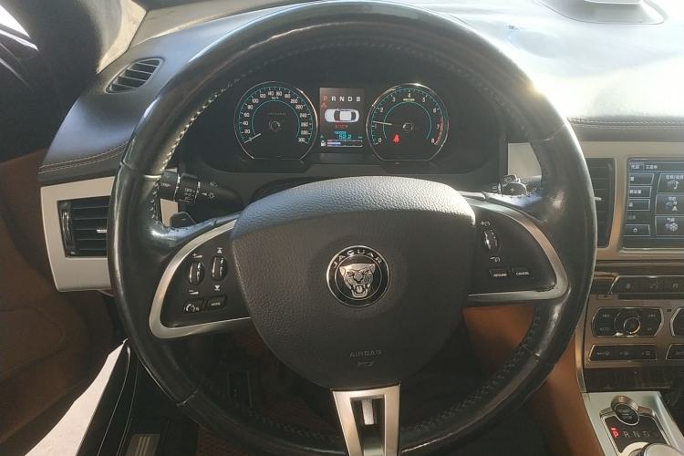 Used Jaguar XF 2014 XF 2.0T Luxury Edition Steering Wheel