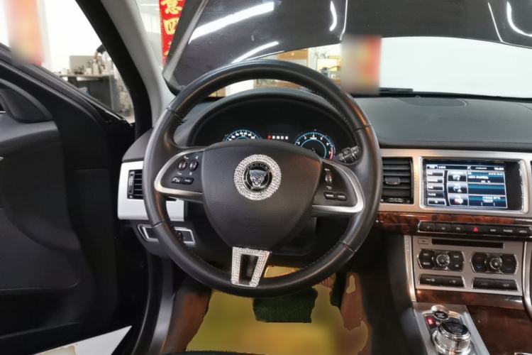 Used Jaguar XF 2014 XF 2.0T Luxury Edition Steering Wheel