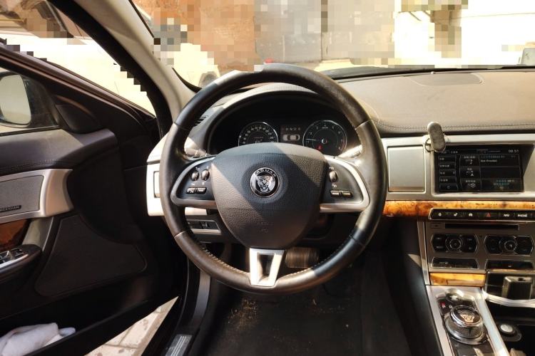 Used Jaguar XF 2014 XF 2.0T Luxury Edition Steering Wheel