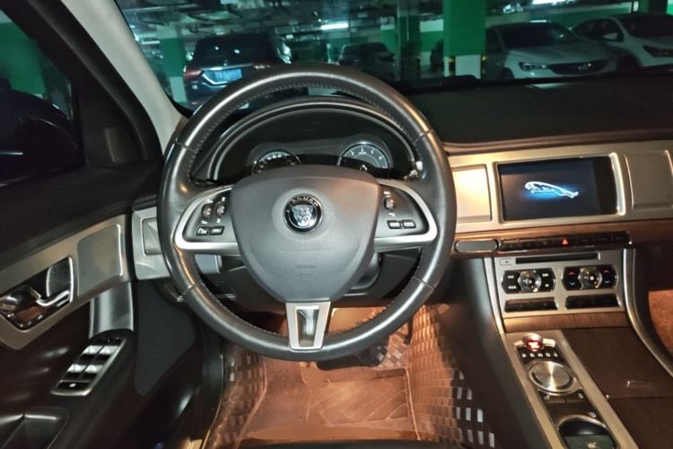 Used Jaguar XF 2014 XF 2.0T Prestige Edition Steering Wheel