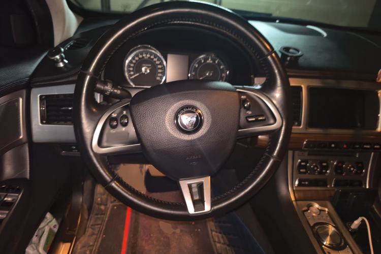 Used Jaguar XF 2014 XF 2.0T Luxury Edition Steering Wheel