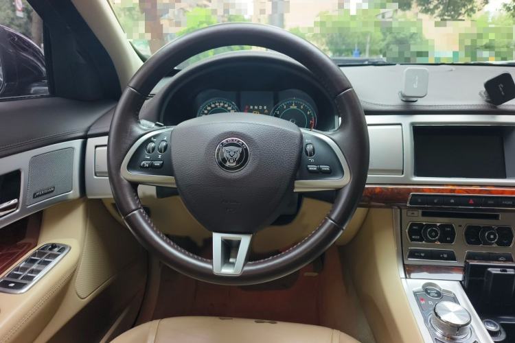 Used Jaguar XF 2014 XF 2.0T Luxury Edition Steering Wheel