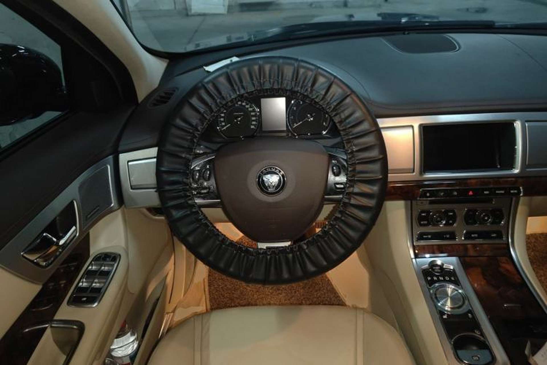 Used Jaguar XF 2014 XF 2.0T Luxury Edition Steering Wheel