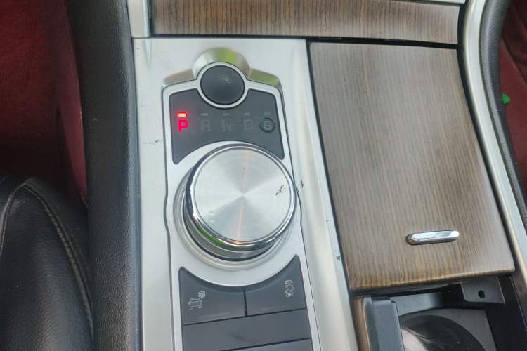 Used Jaguar XF 2014 XF 2.0T Prestige Edition Gear Lever