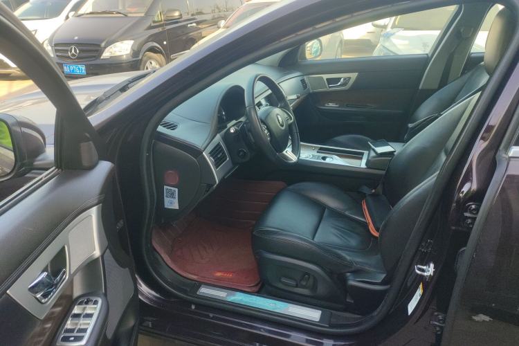 Used Jaguar XF 2014 XF 2.0T Prestige Edition Interior 3