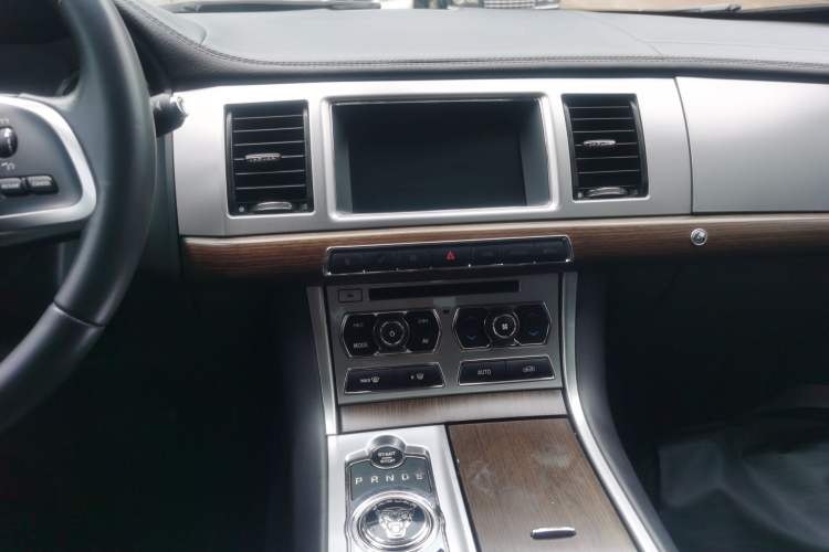 Used Jaguar XF 2014 XF 2.0T Prestige Edition Audio And AC Panel