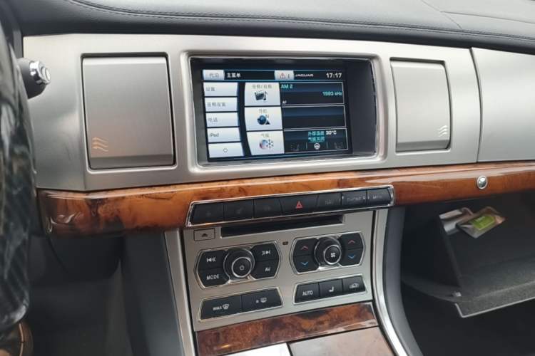 Used Jaguar XF 2014 XF 2.0T Luxury Edition Audio And AC Panel