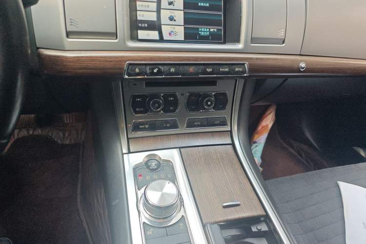 Used Jaguar XF 2014 XF 2.0T Prestige Edition Audio And AC Panel
