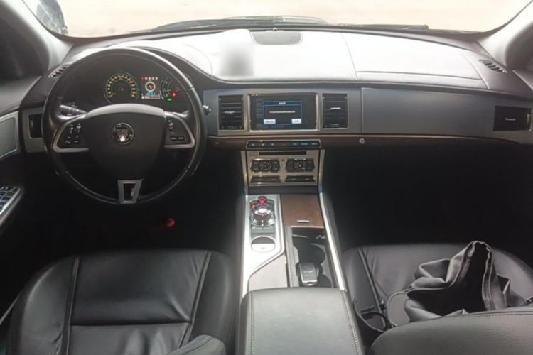 Used Jaguar XF 2014 XF 2.0T Prestige Edition Center Console