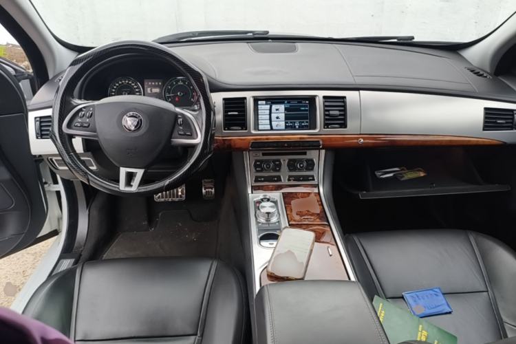 Used Jaguar XF 2014 XF 2.0T Luxury Edition Center Console