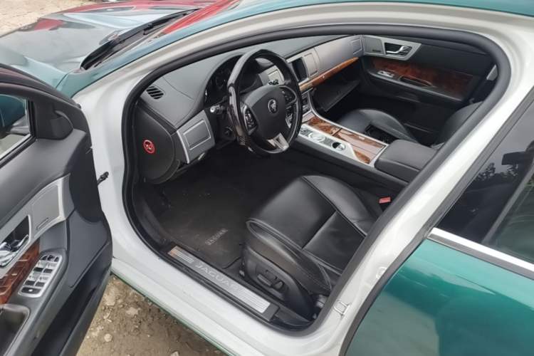 Used Jaguar XF 2014 XF 2.0T Luxury Edition Driver Seat