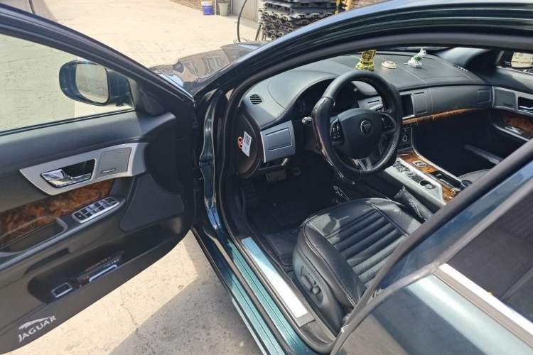 Used Jaguar XF 2014 XF 2.0T Luxury Edition Driver Seat