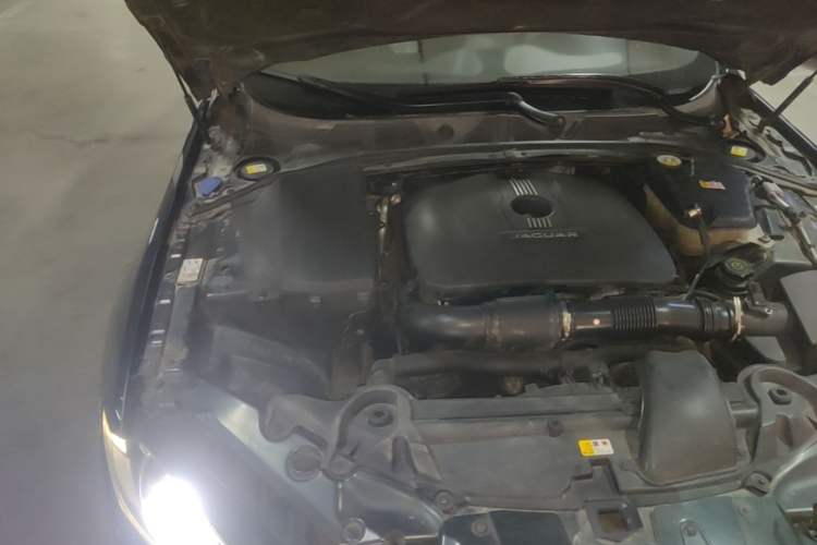 Used Jaguar XF 2014 XF 2.0T Luxury Edition Engine Bay Right