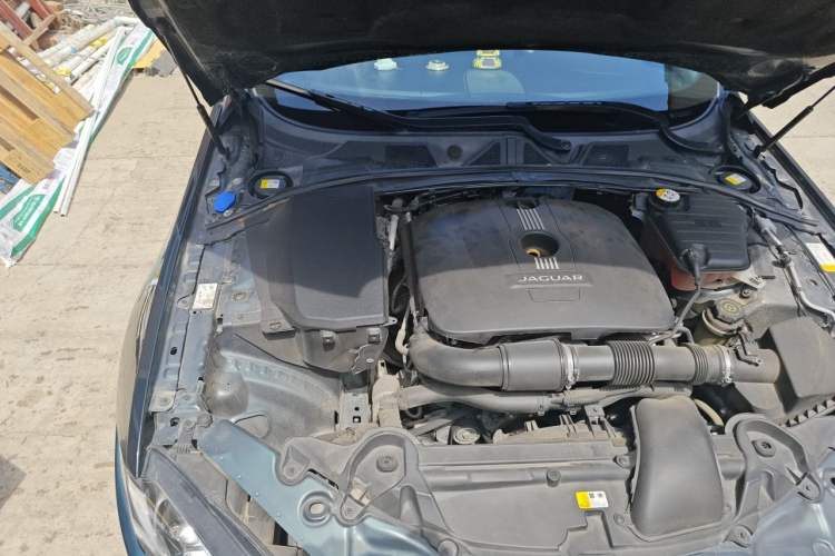 Used Jaguar XF 2014 XF 2.0T Luxury Edition Engine Bay Right